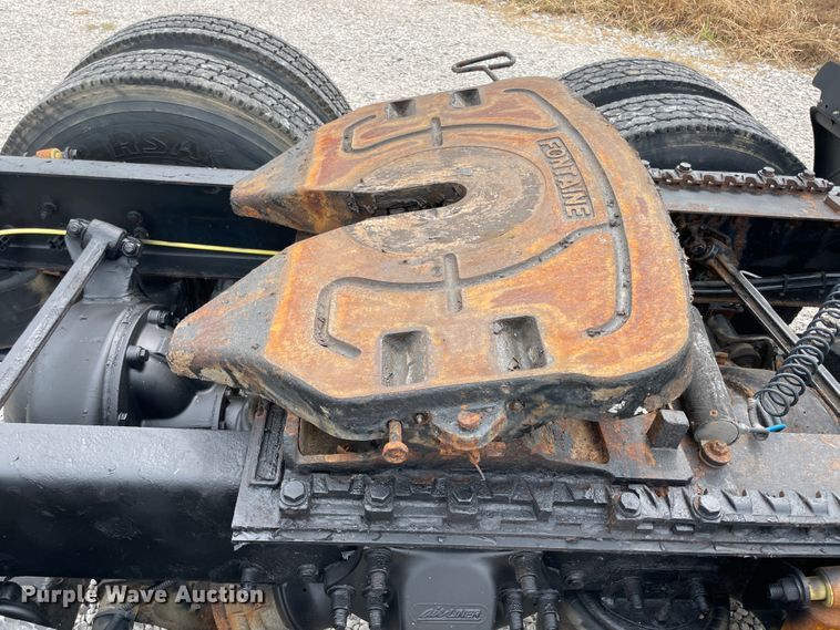 image for item JQ9509 2007 Sterling AT9500  semi truck