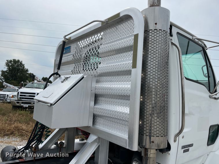 image for item JQ9509 2007 Sterling AT9500  semi truck