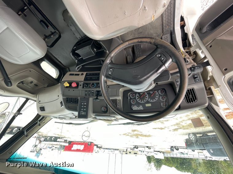 image for item JQ9509 2007 Sterling AT9500  semi truck