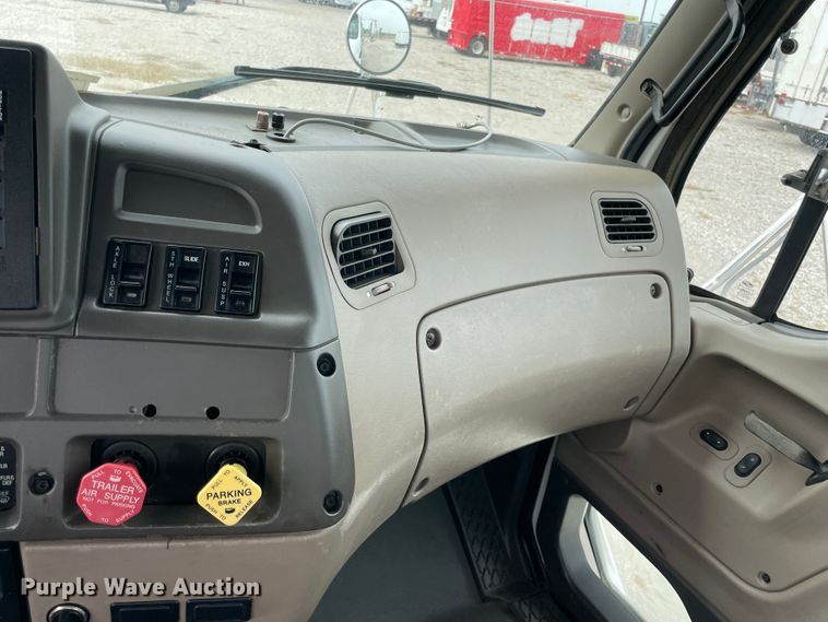 image for item JQ9509 2007 Sterling AT9500  semi truck