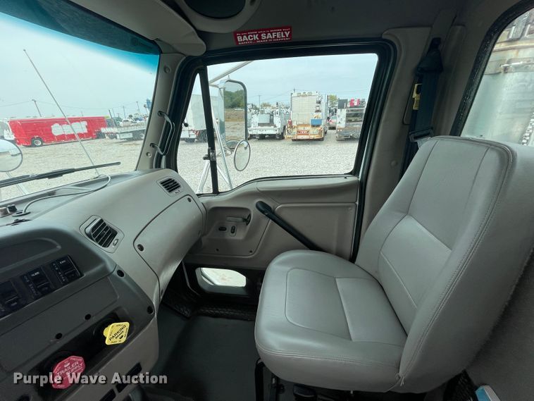 image for item JQ9509 2007 Sterling AT9500  semi truck