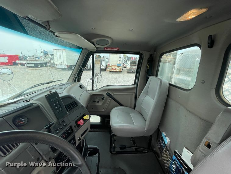 image for item JQ9509 2007 Sterling AT9500  semi truck