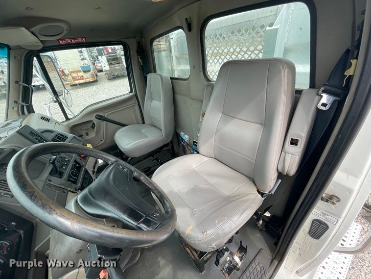 image for item JQ9509 2007 Sterling AT9500  semi truck