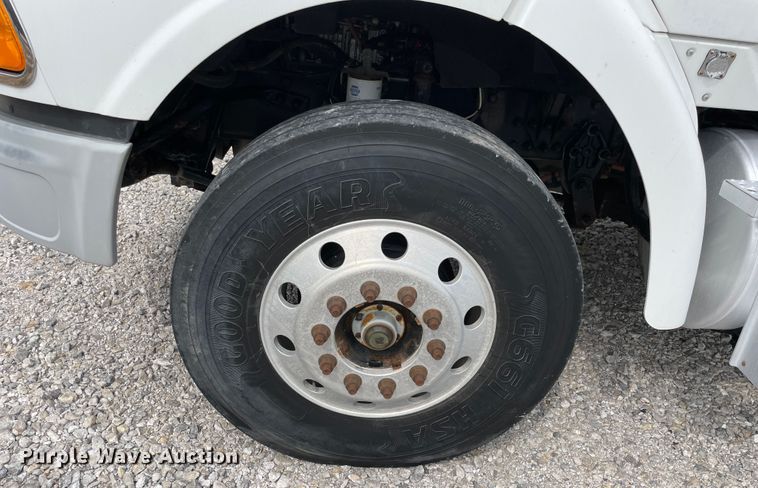 image for item JQ9509 2007 Sterling AT9500  semi truck