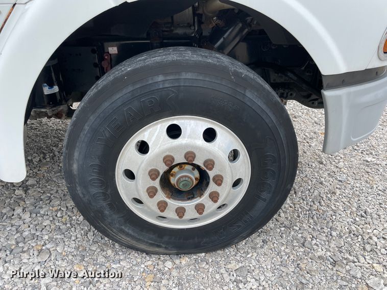 image for item JQ9509 2007 Sterling AT9500  semi truck