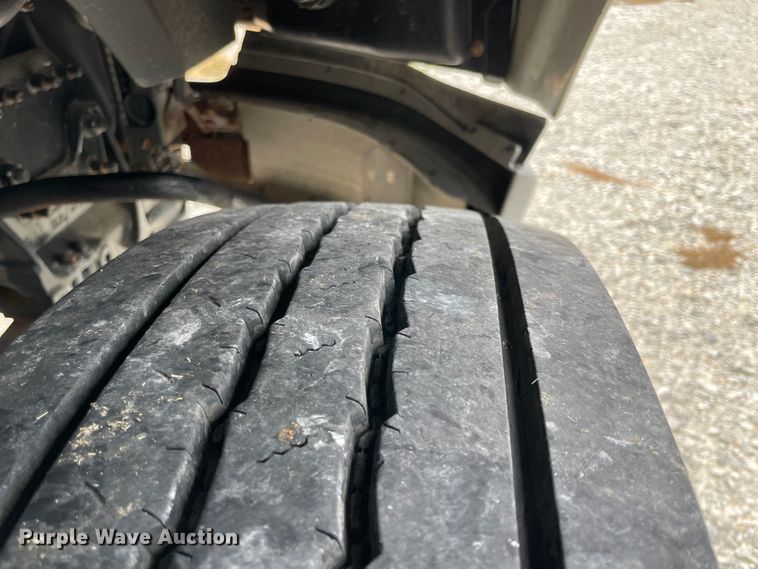 image for item JQ9509 2007 Sterling AT9500  semi truck