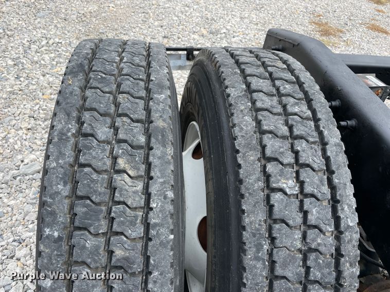 image for item JQ9509 2007 Sterling AT9500  semi truck