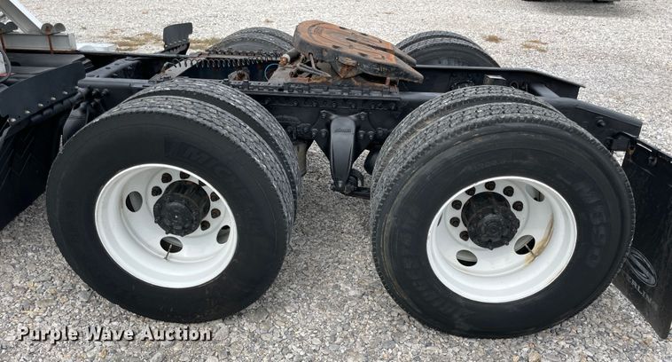 image for item JQ9509 2007 Sterling AT9500  semi truck