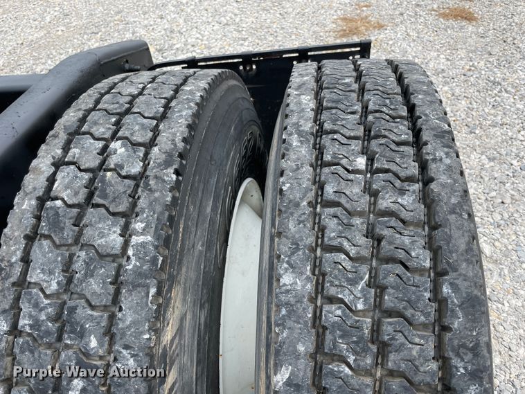 image for item JQ9509 2007 Sterling AT9500  semi truck