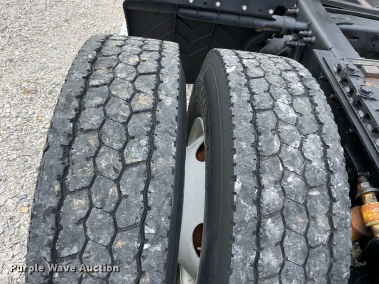 image for item JQ9509 2007 Sterling AT9500  semi truck