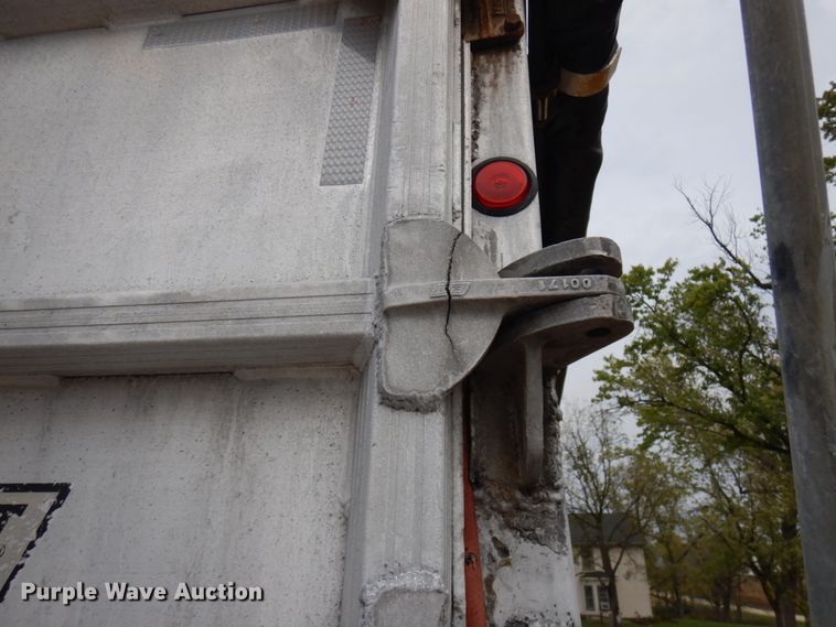 image for item JS9534 1994 East  end dump trailer