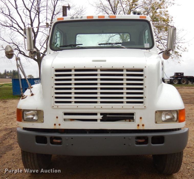 image for item JS9536 1996 International 8100  truck cab and chassis