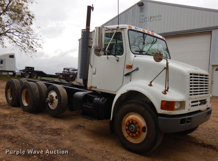 image for item JS9536 1996 International 8100  truck cab and chassis