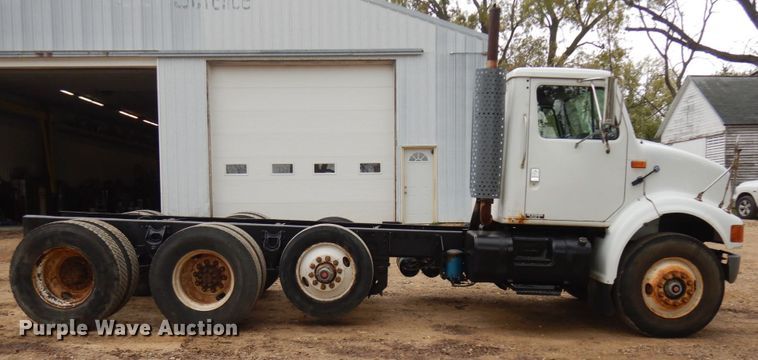 image for item JS9536 1996 International 8100  truck cab and chassis