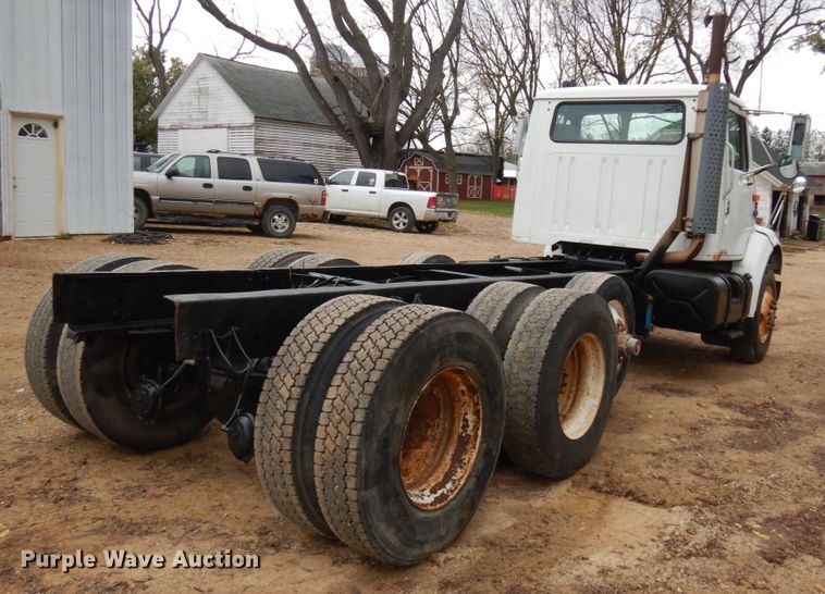 image for item JS9536 1996 International 8100  truck cab and chassis
