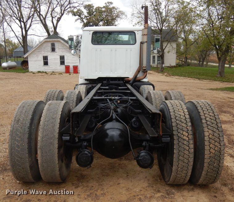 image for item JS9536 1996 International 8100  truck cab and chassis