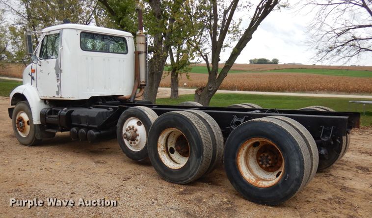 image for item JS9536 1996 International 8100  truck cab and chassis