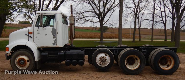 image for item JS9536 1996 International 8100  truck cab and chassis