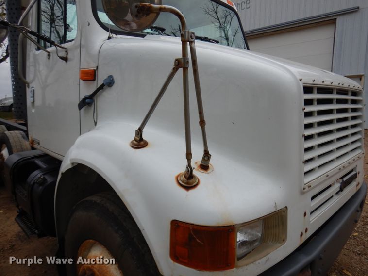 image for item JS9536 1996 International 8100  truck cab and chassis