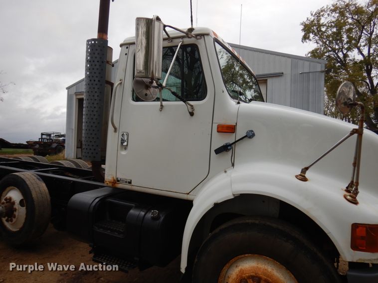 image for item JS9536 1996 International 8100  truck cab and chassis