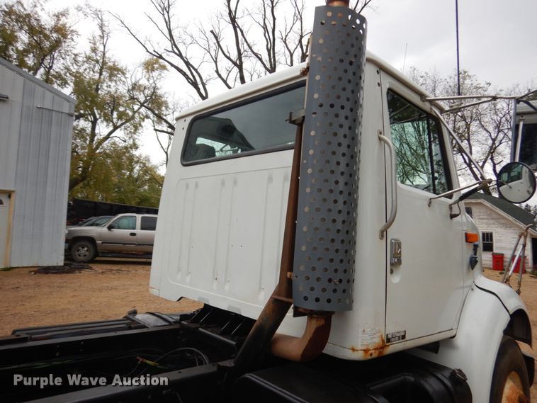 image for item JS9536 1996 International 8100  truck cab and chassis