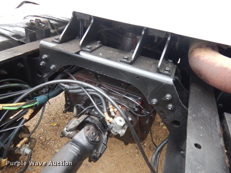 image for item JS9536 1996 International 8100  truck cab and chassis