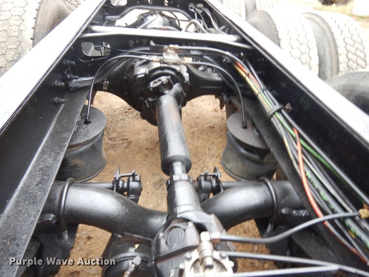 image for item JS9536 1996 International 8100  truck cab and chassis