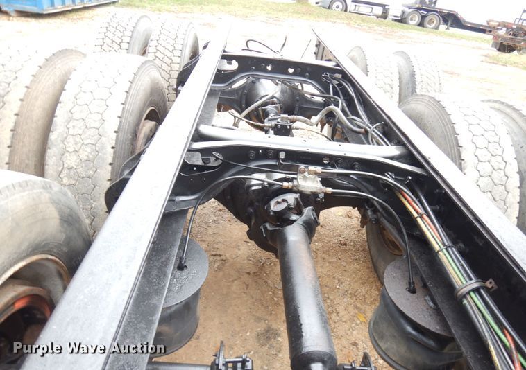 image for item JS9536 1996 International 8100  truck cab and chassis