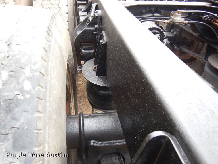 image for item JS9536 1996 International 8100  truck cab and chassis