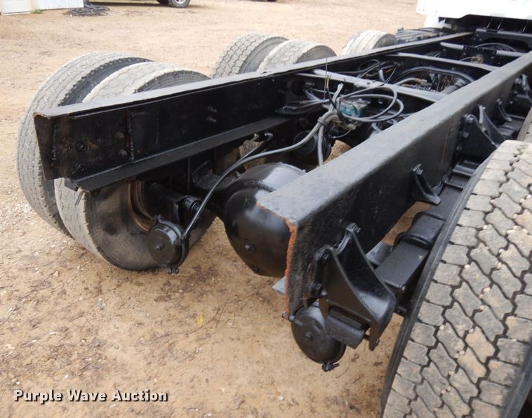 image for item JS9536 1996 International 8100  truck cab and chassis