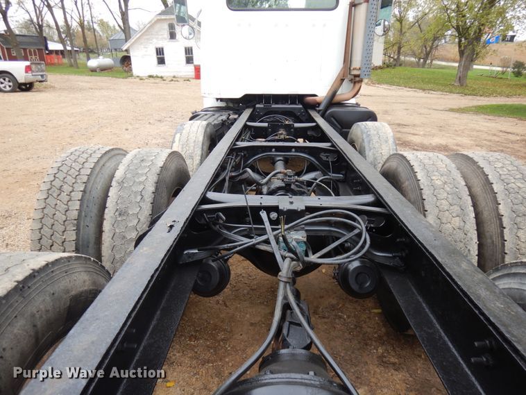 image for item JS9536 1996 International 8100  truck cab and chassis