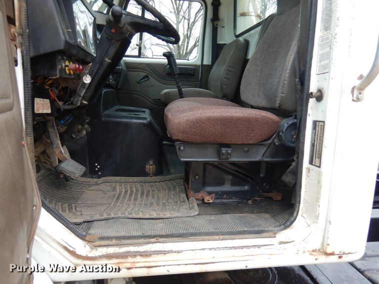 image for item JS9536 1996 International 8100  truck cab and chassis