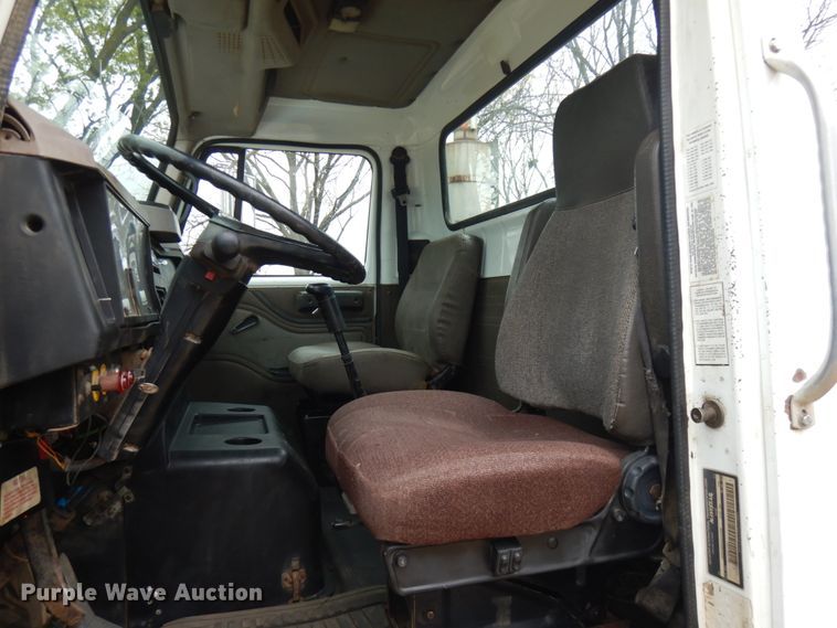 image for item JS9536 1996 International 8100  truck cab and chassis