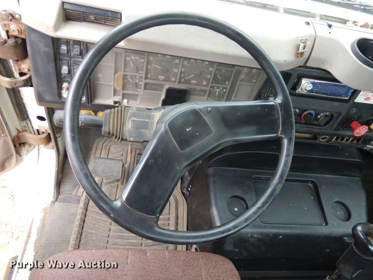 image for item JS9536 1996 International 8100  truck cab and chassis