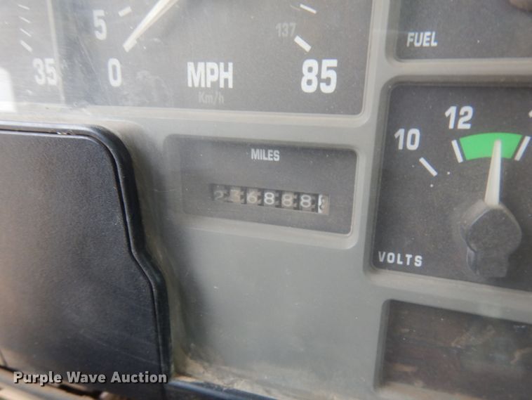 image for item JS9536 1996 International 8100  truck cab and chassis