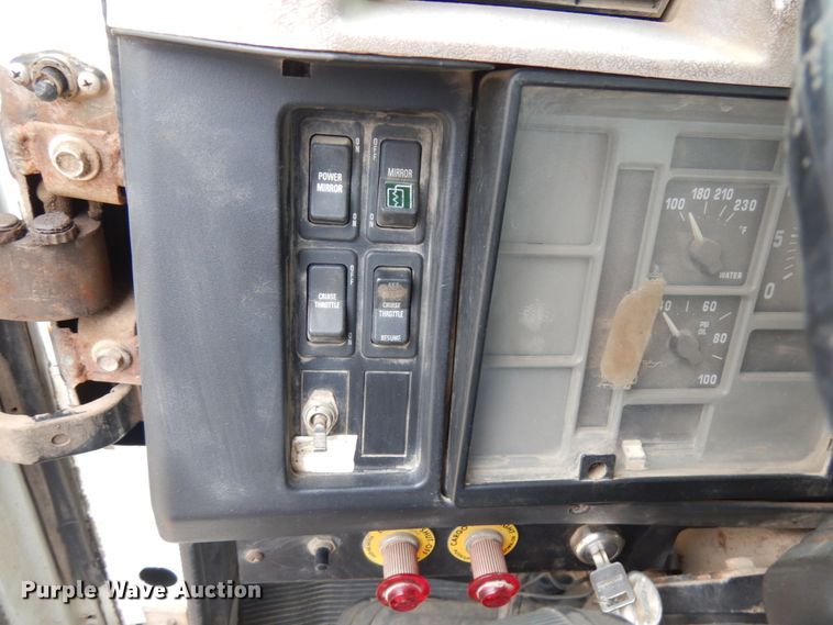 image for item JS9536 1996 International 8100  truck cab and chassis