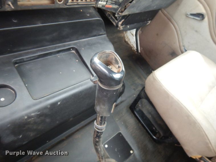 image for item JS9536 1996 International 8100  truck cab and chassis