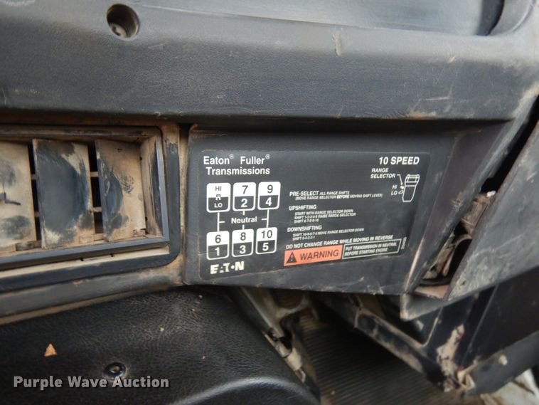 image for item JS9536 1996 International 8100  truck cab and chassis