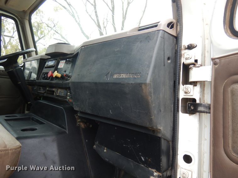 image for item JS9536 1996 International 8100  truck cab and chassis
