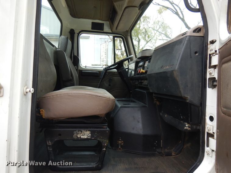image for item JS9536 1996 International 8100  truck cab and chassis