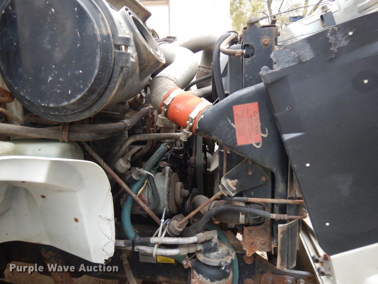 image for item JS9536 1996 International 8100  truck cab and chassis