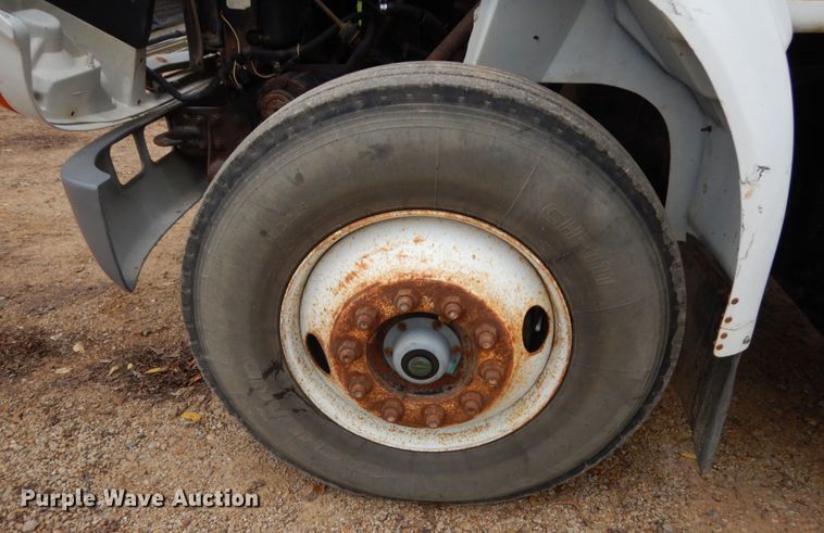 image for item JS9536 1996 International 8100  truck cab and chassis