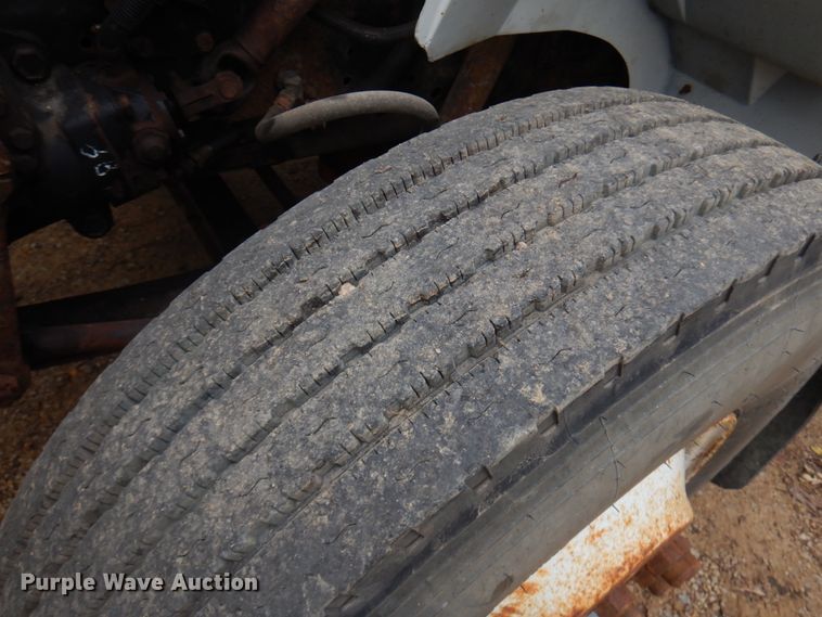 image for item JS9536 1996 International 8100  truck cab and chassis