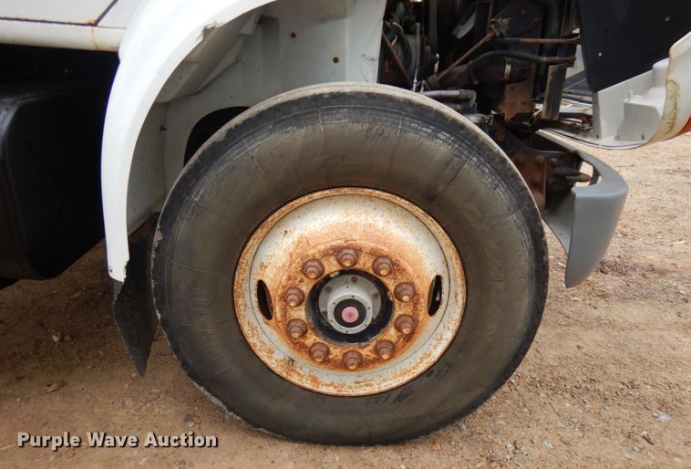 image for item JS9536 1996 International 8100  truck cab and chassis