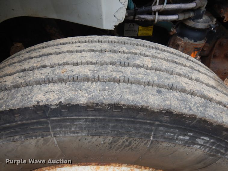 image for item JS9536 1996 International 8100  truck cab and chassis