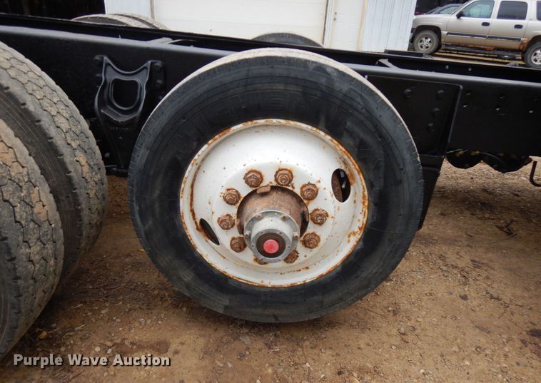 image for item JS9536 1996 International 8100  truck cab and chassis