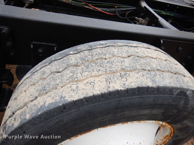 image for item JS9536 1996 International 8100  truck cab and chassis