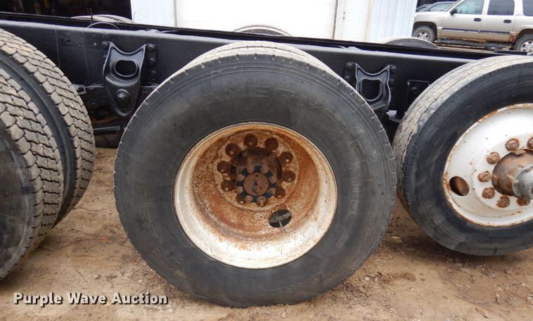 image for item JS9536 1996 International 8100  truck cab and chassis