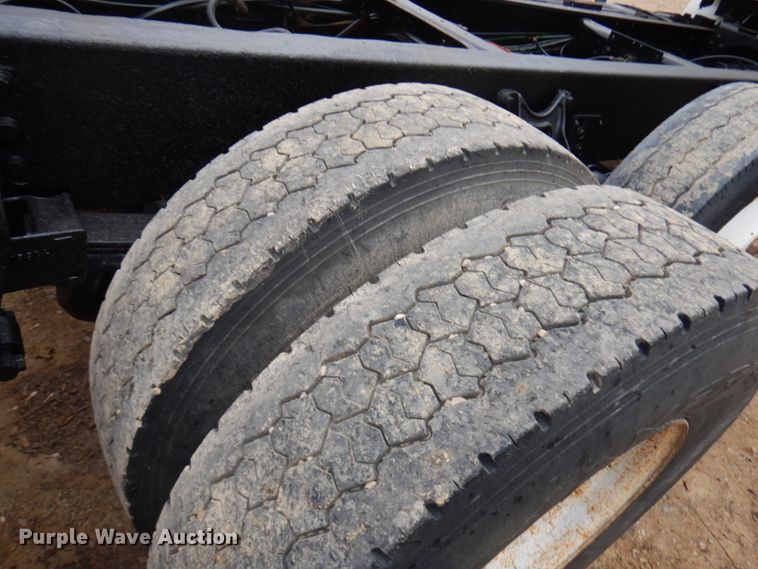 image for item JS9536 1996 International 8100  truck cab and chassis