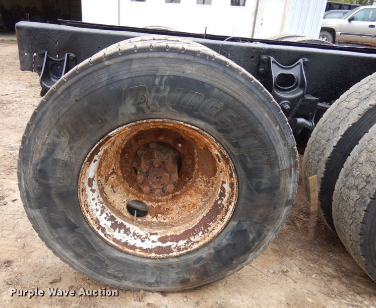 image for item JS9536 1996 International 8100  truck cab and chassis